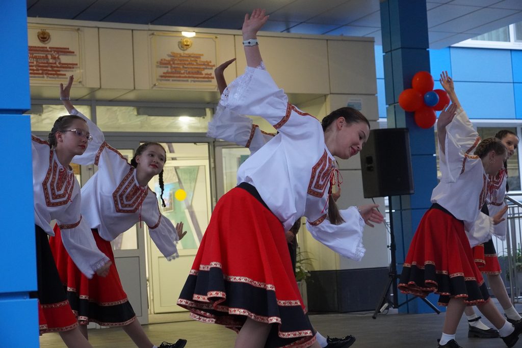 Грандиозный праздник в лицее: Творческая ярмарка «Танцуй и пой, народ честной!»